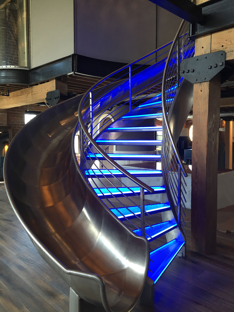 osit_edge-lit_spiral_staircase_robert_kurt_-_cabinet_studios_inc.jpg